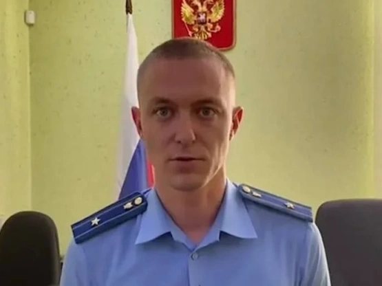 Прокурор Симферопольского района и полицейский просили взятку у мошенницы, обещая смягчить статью.