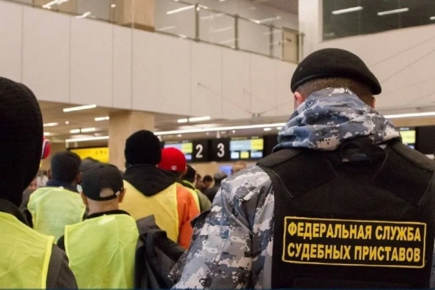 Юных мигрантов-насильников выслали из России вместе с родителями