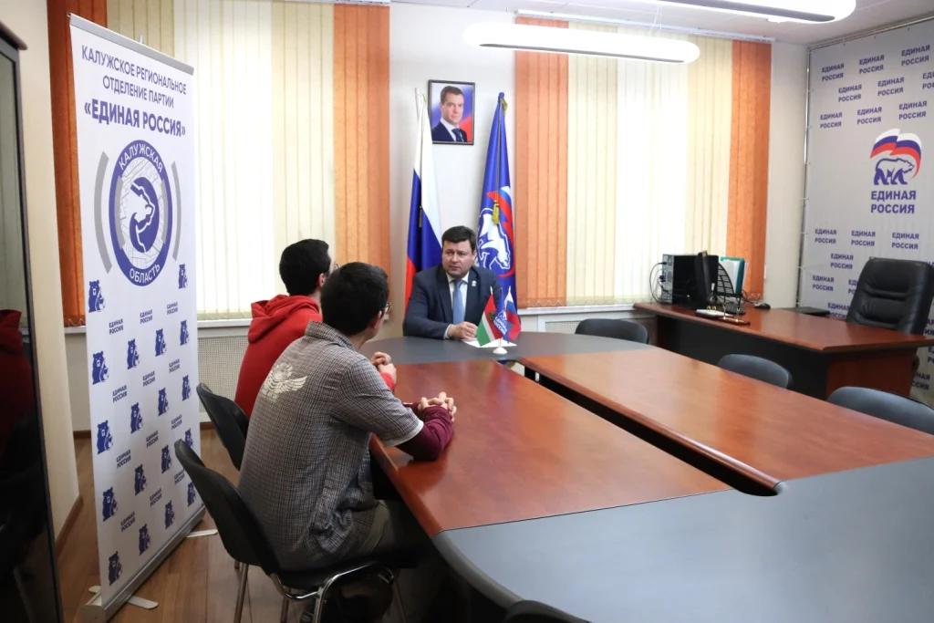 Юрий Моисеев встретился с волонтерами