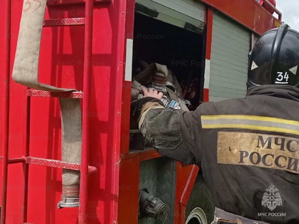 Трансформатор загорелся в калужской деревне