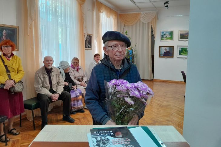 В Алуште открылась выставка к 100-летию крымского художника Ивана Росина