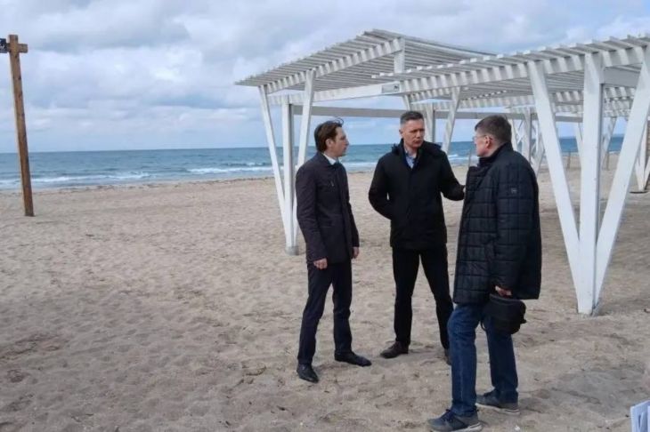 К 1 июня в Евпатории откроют 70 пляжей