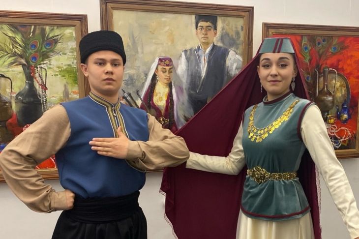 Представители народов Крыма стали моделями для картин художников