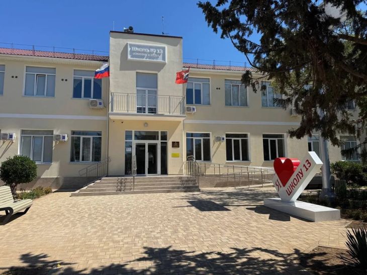 В севастопольской школе обрушился балкон: пострадали 9 детей