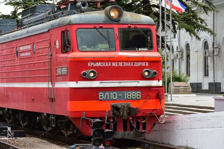 Десять поездов в Крыму и из Крыма следуют с задержкой
