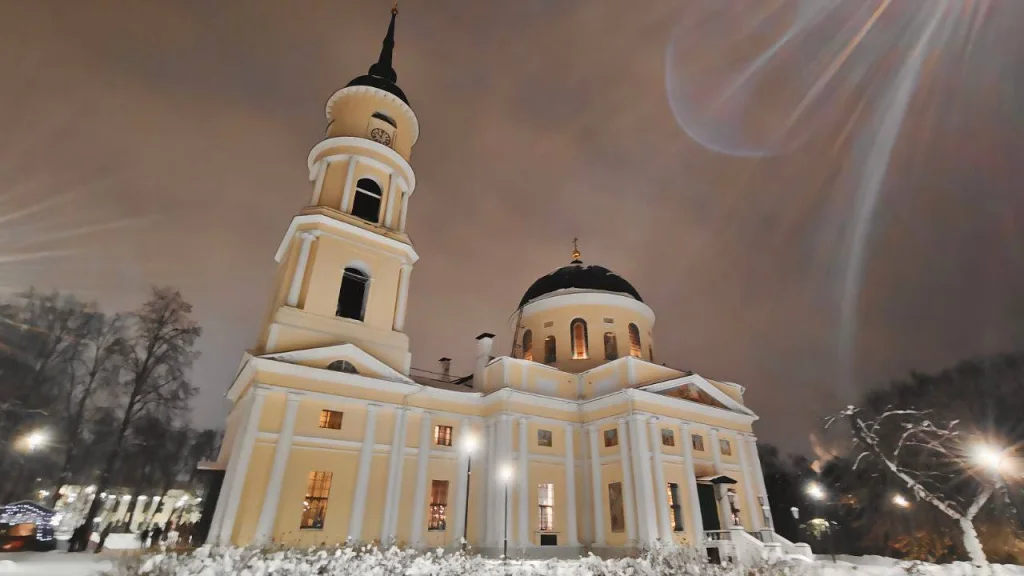 Ребенка-инвалида на коляске не пустили в калужский храм на Рождество