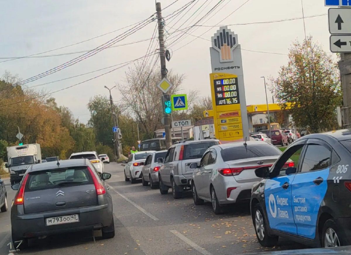 Калужане вновь жалуются на проблемы с бензином на АЗС