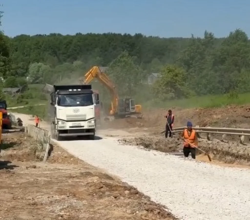 Дорогу к деревне Которь в Думиничском округе сдадут до конца года
