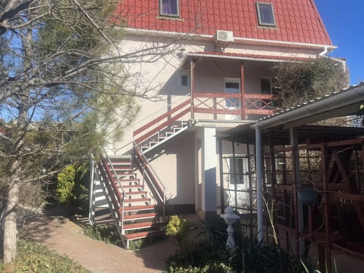 40-летняя жительница Евпатории фиктивно зарегистрировала троих "иностранных специалистов"