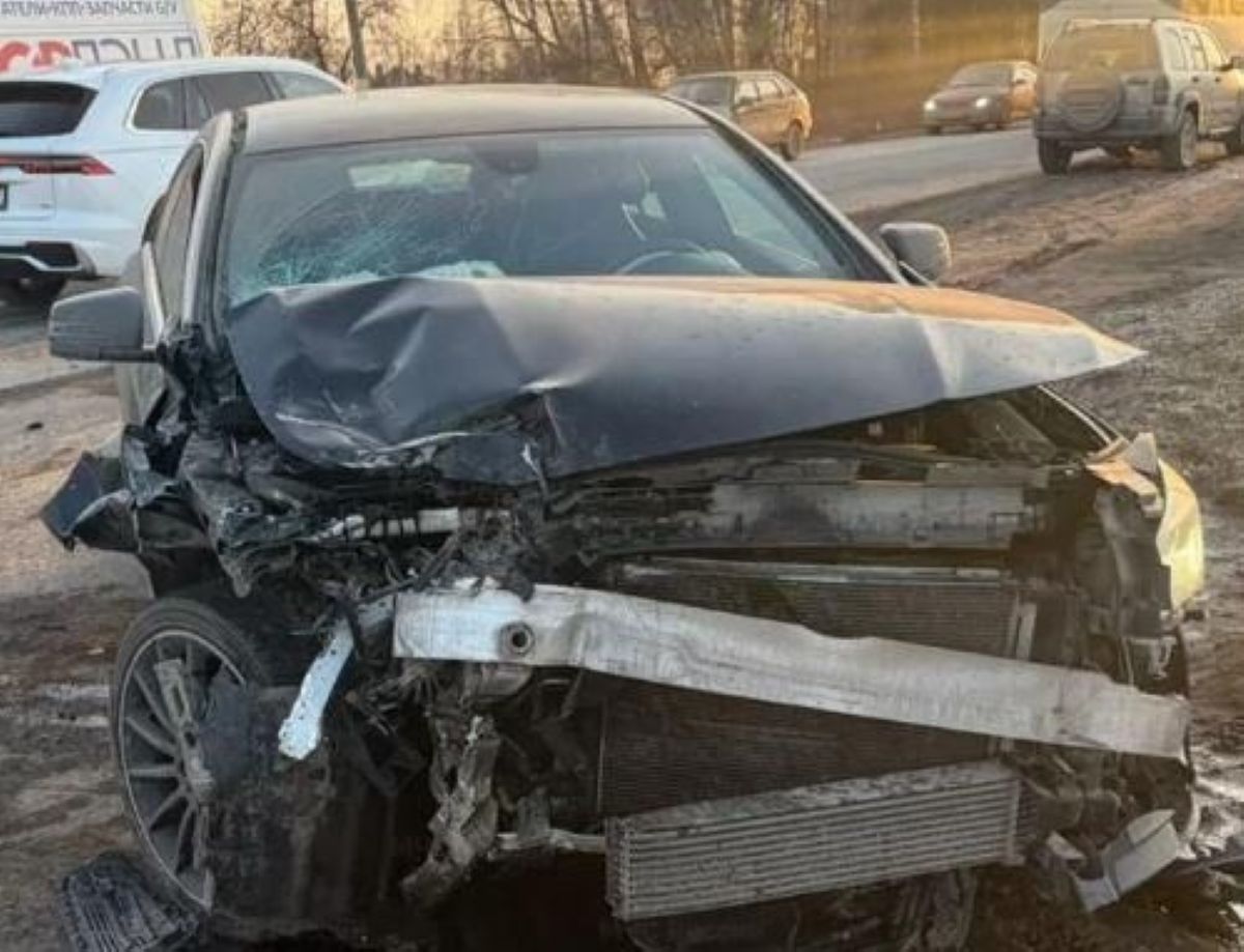 Люди пострадали в столкновении двух «Мерседесов» в Боровске