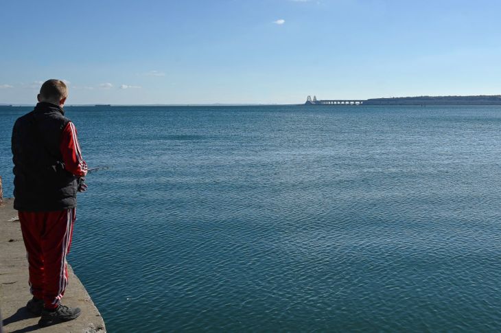 Перед Крымским мостом скопилось почти 650 автомобилей
