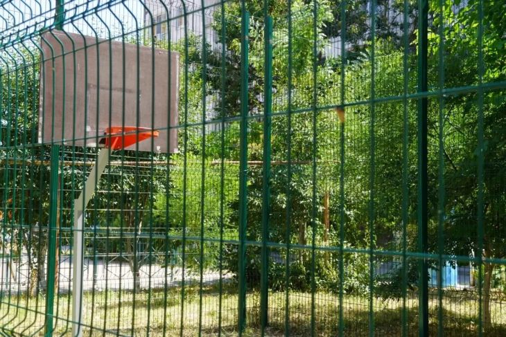В Керчи баскетбольную площадку «отправили на скамейку запасных» из-за ночных матчей