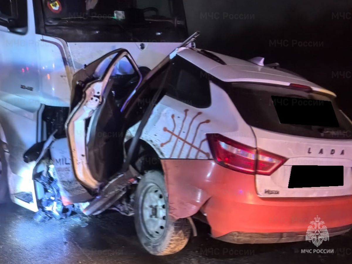 Lada и Mercedes не поделили дорогу в Бабынинском районе