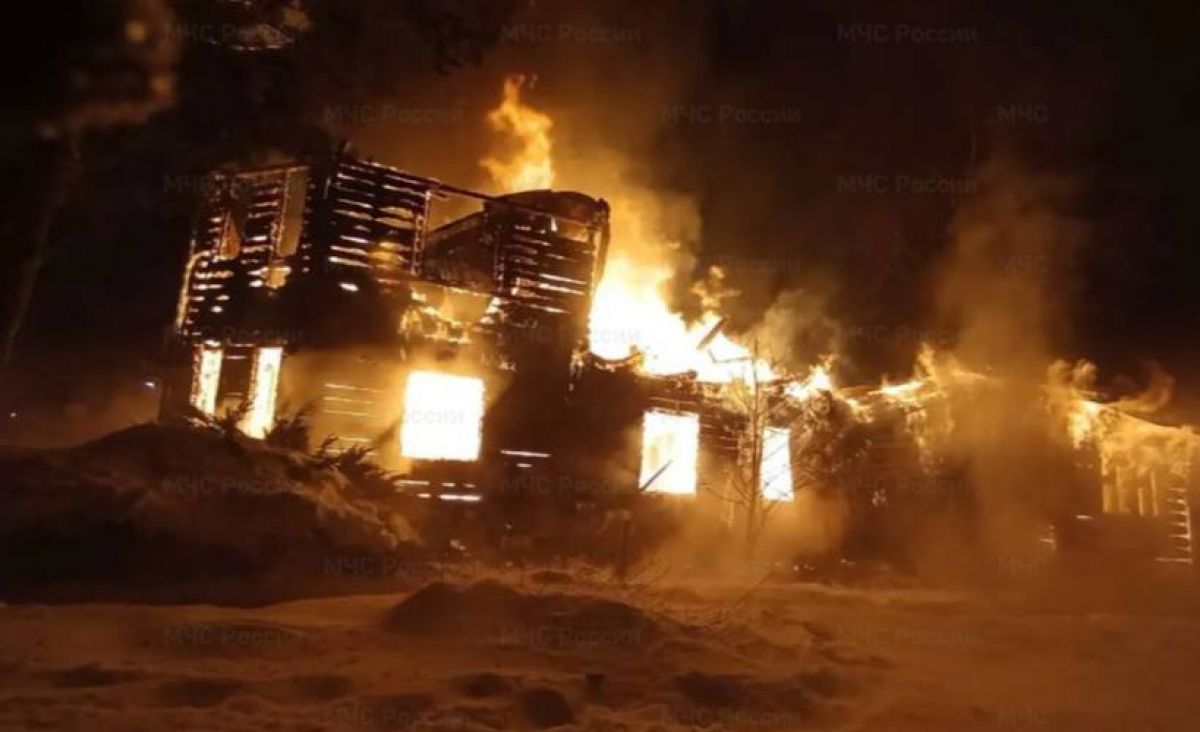Два пожара за ночь уничтожили дом и дачу в Калужской области