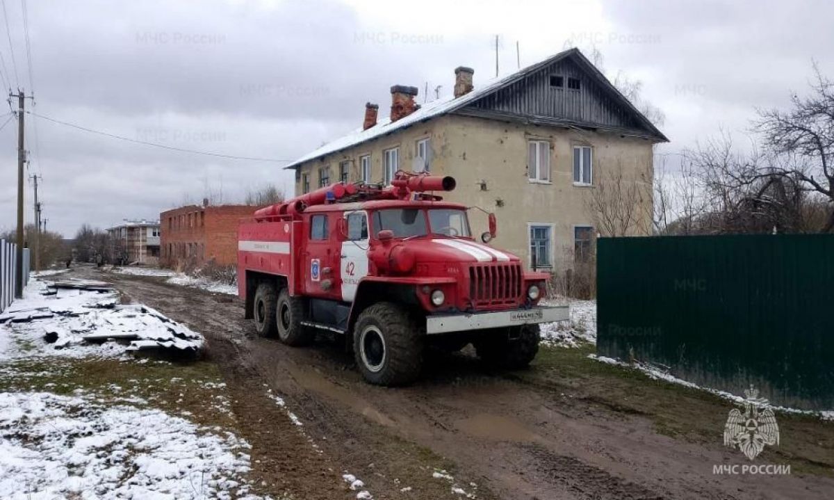 Огонь уничтожил квартиру в калужском селе