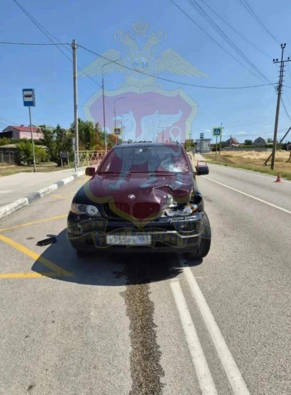 На востоке Крыма БМВ X5 насмерть сбила двух человек