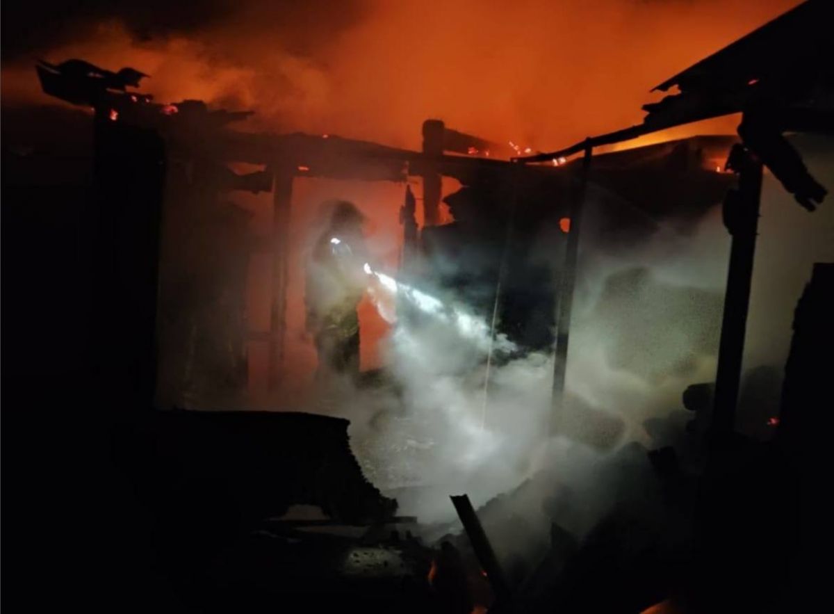 Пожар уничтожил баню в калужской деревне Вербежичи