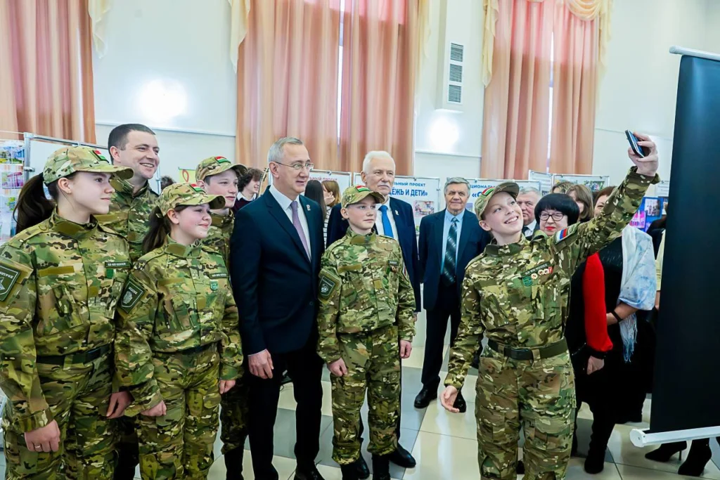 Губернатор Калужской области встретился с волонтёрами в Сухиничах