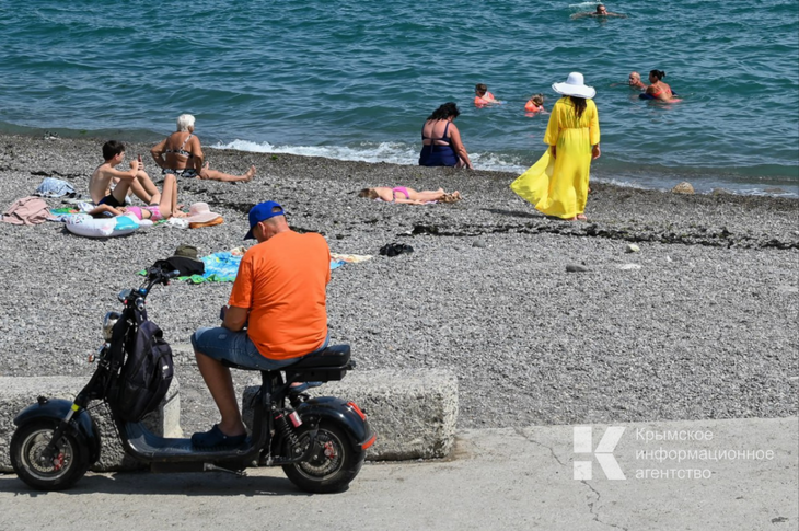 Жители Ялты пожаловались на пожелтевшее море