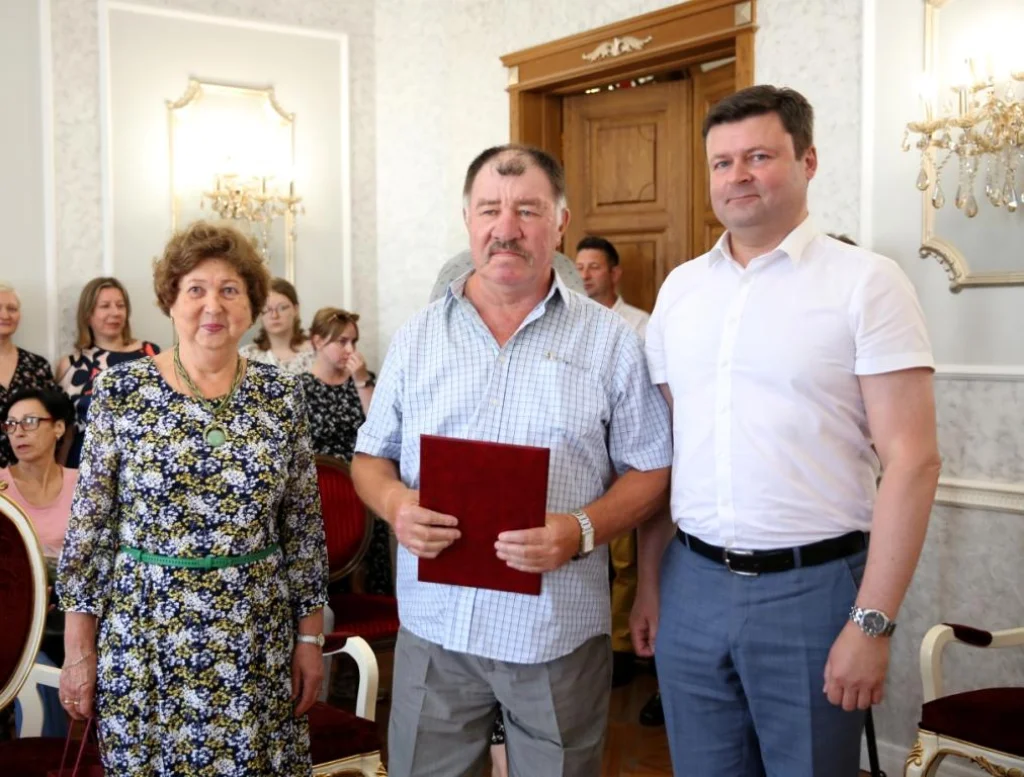 В преддверии Дня семьи, любви и верности в Калуге чествовали супружеские пары