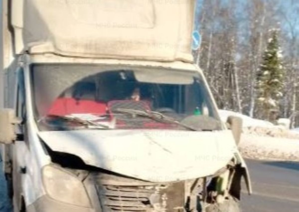 «Газель» и «Ниссан» столкнулись в Обнинске