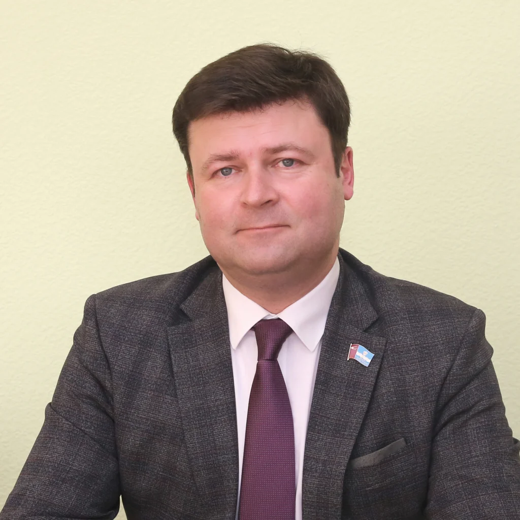 Юрий Моисеев поздравил работников местного самоуправления