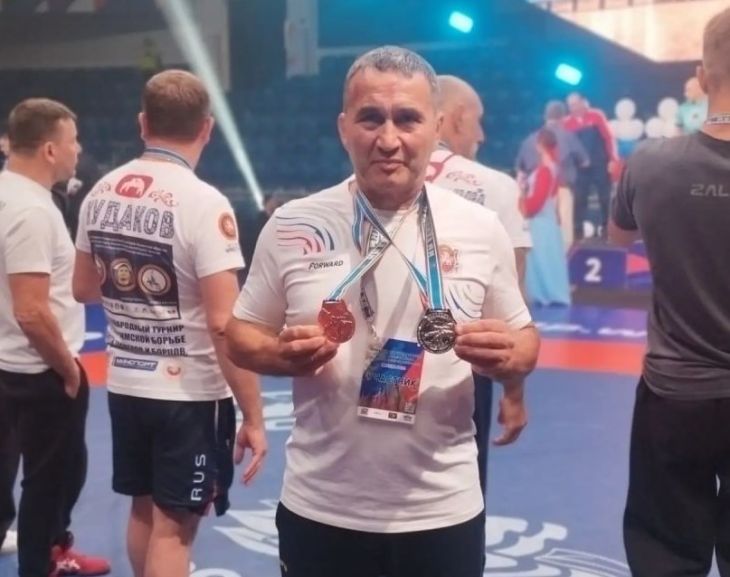 Крымчанин завоевал две медали на открытом чемпионате России по спортивной борьбе