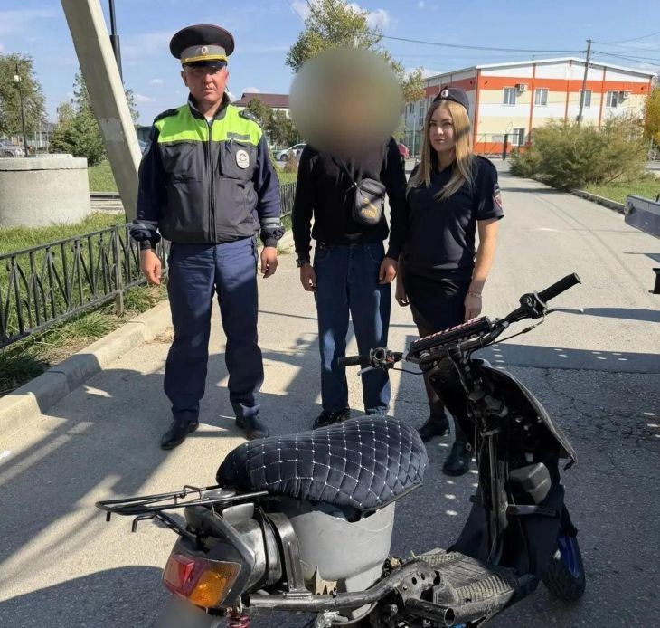 В Сакском районе 16-летний подросток приехал в школу на мопеде без водительских прав