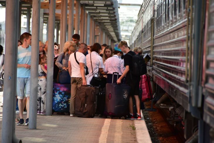 Поезд №092 Севастополь - Москва, который ранее был остановлен в Керчи, отправился в Москву