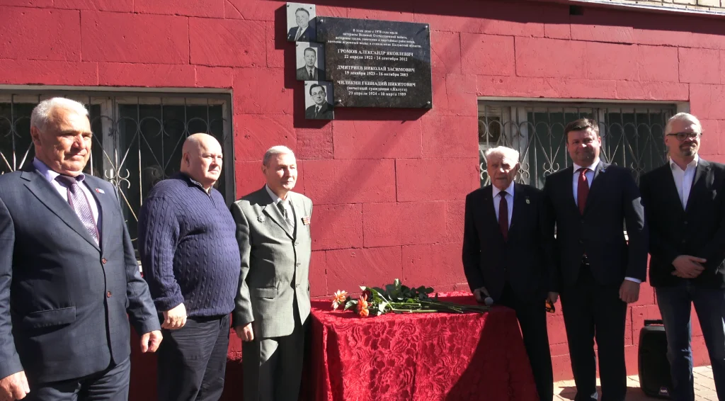 В Калуге открыли мемориальные доски в память о ветеранах