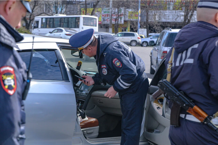 В Симферополе водителя Hyundai Solaris наказали за пять нарушений ПДД после публикации видео в соцсетях
