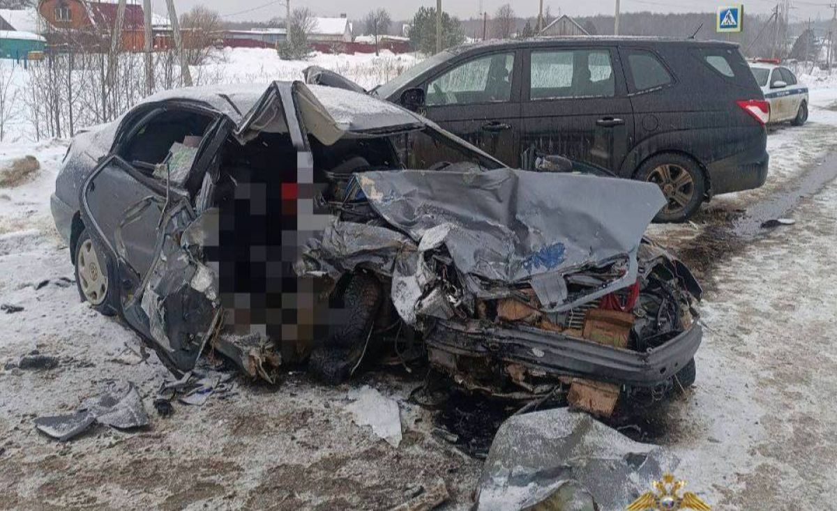 Два человека погибли в лобовом столкновении на трассе под Калугой