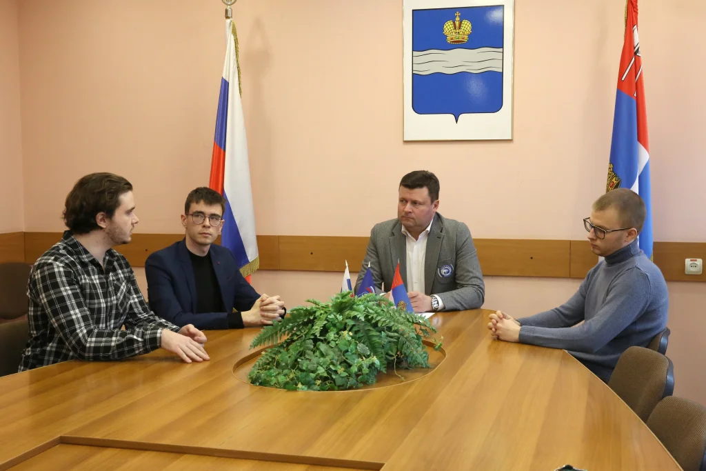 Юрий Моисеев встретился с руководителями молодёжной палаты при Думе Калуги