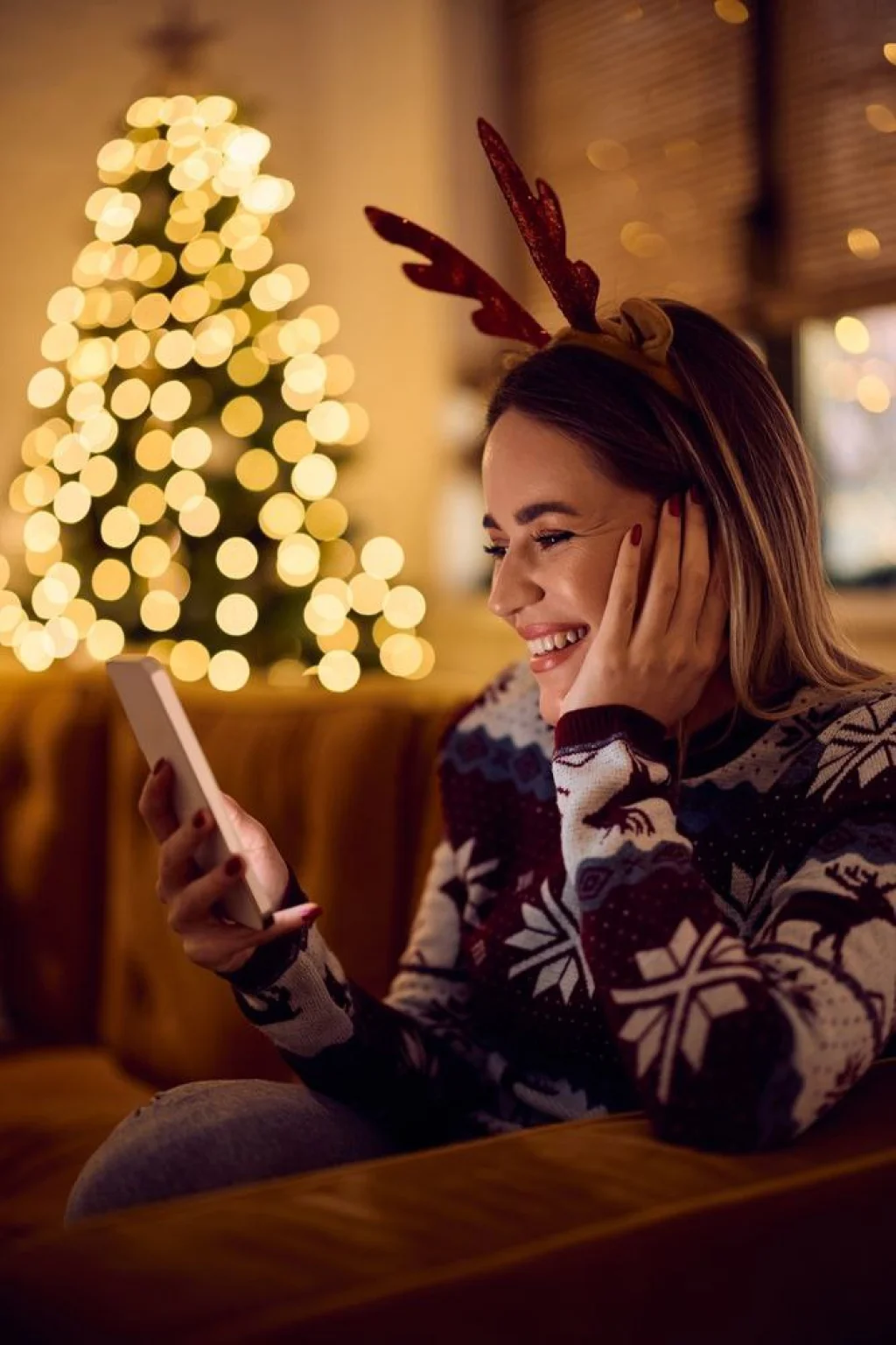 Калужане могут поздравить близких новогодними ИИ-открытками