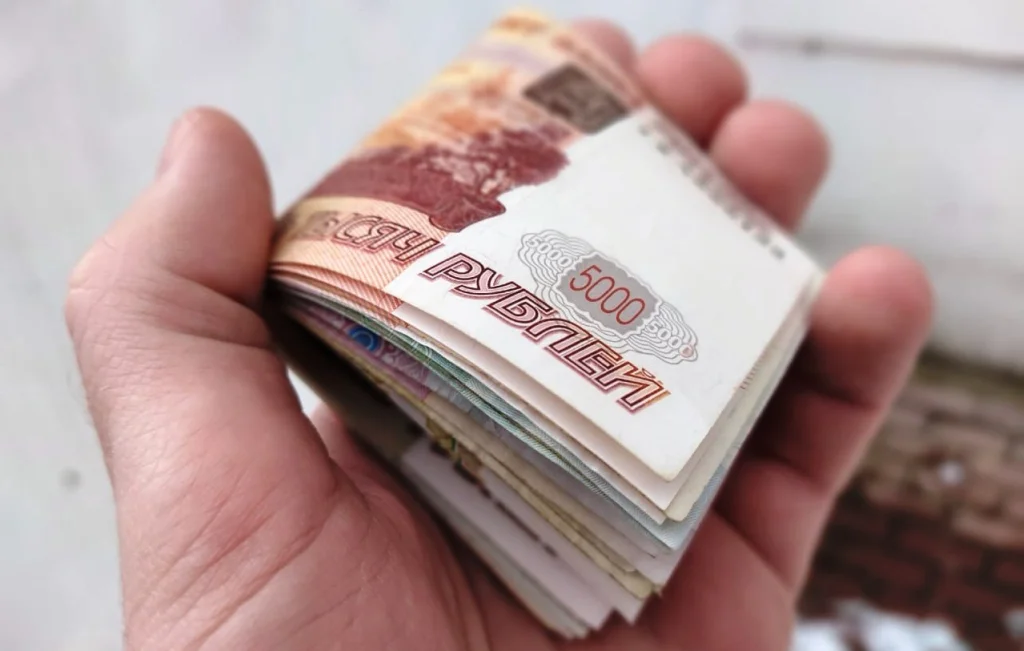 Многодетные семьи Калуги получат 5434 рубля на школьную форму