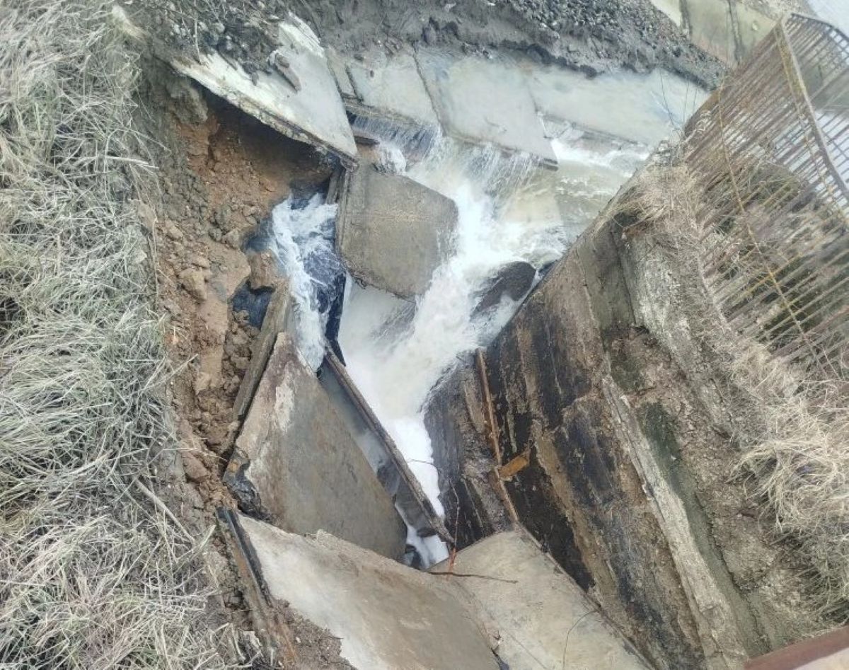 В калужском селе промыло дамбу, что предсказали еще 4 года назад