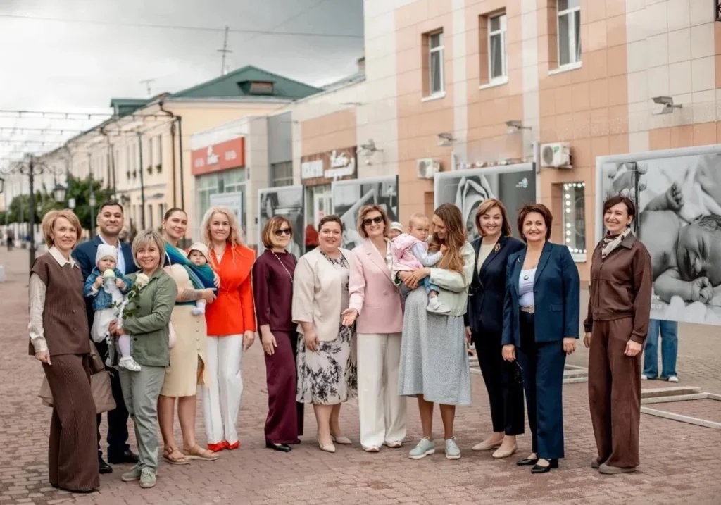 На Театральной улице в Калуге открылась фотовыставка ко Дню медика