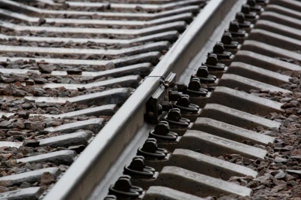 Поезда из Москвы в направлении Калуги застряли из-за вставшего на путях состава