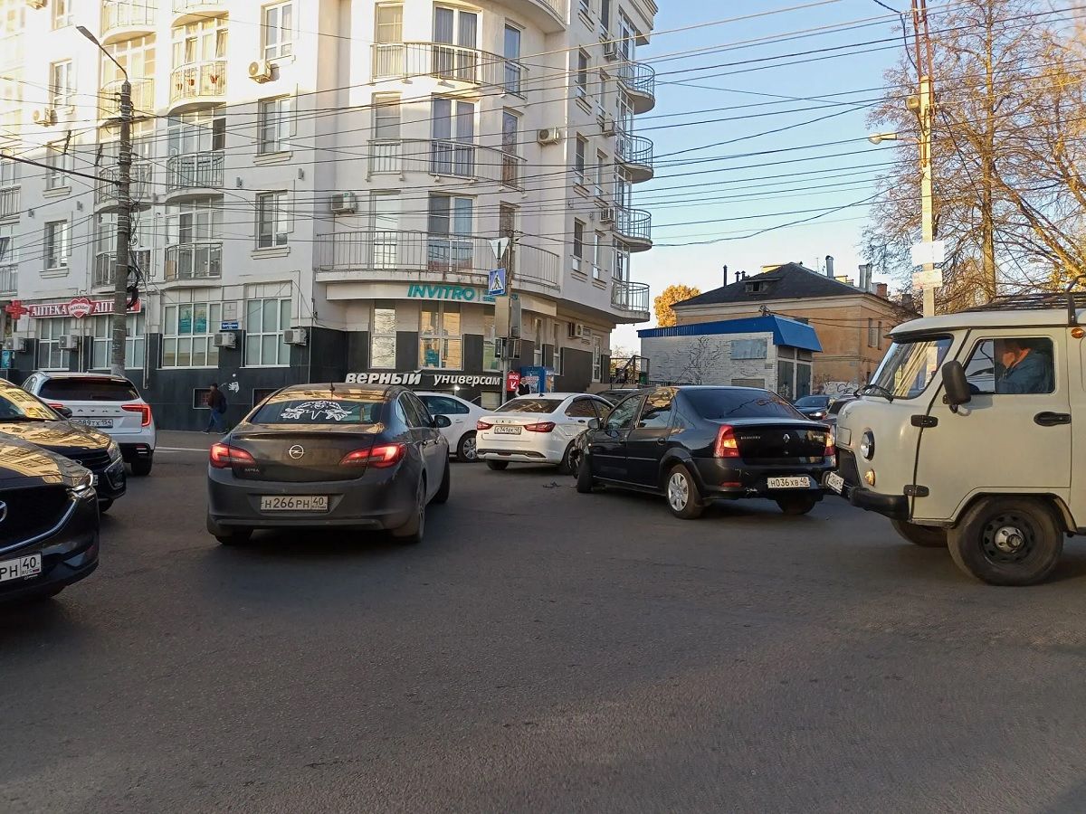 К коллапсу и аварии привели неработающие светофоры в центре Калуги