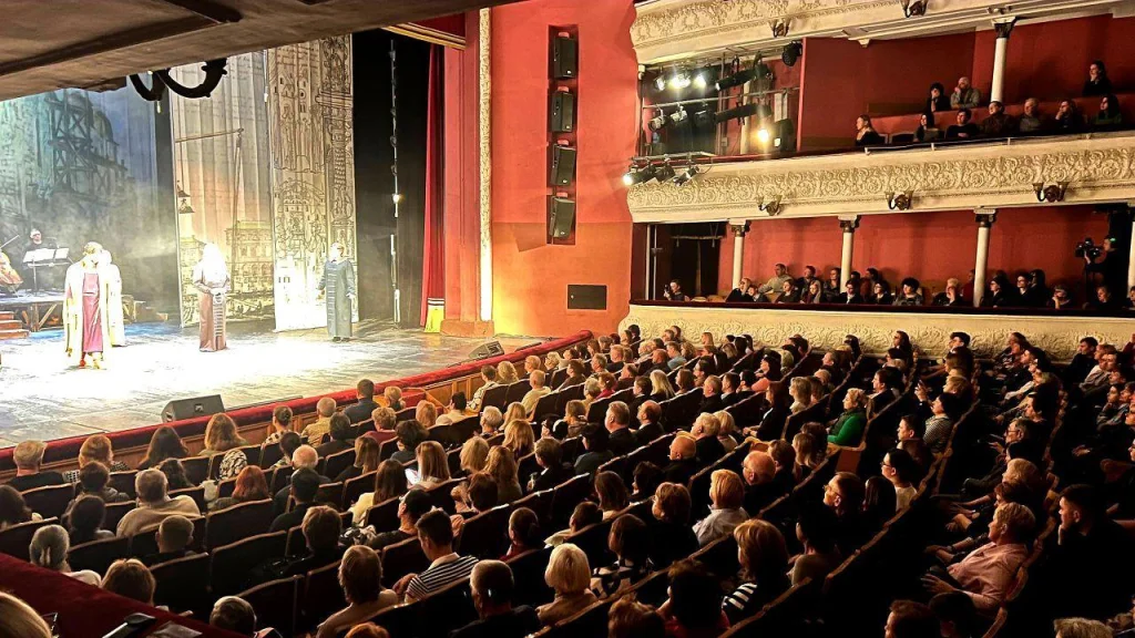 В Калуге прошла Всероссийская премьера спектакля в юбилей Великого стояния на Угре