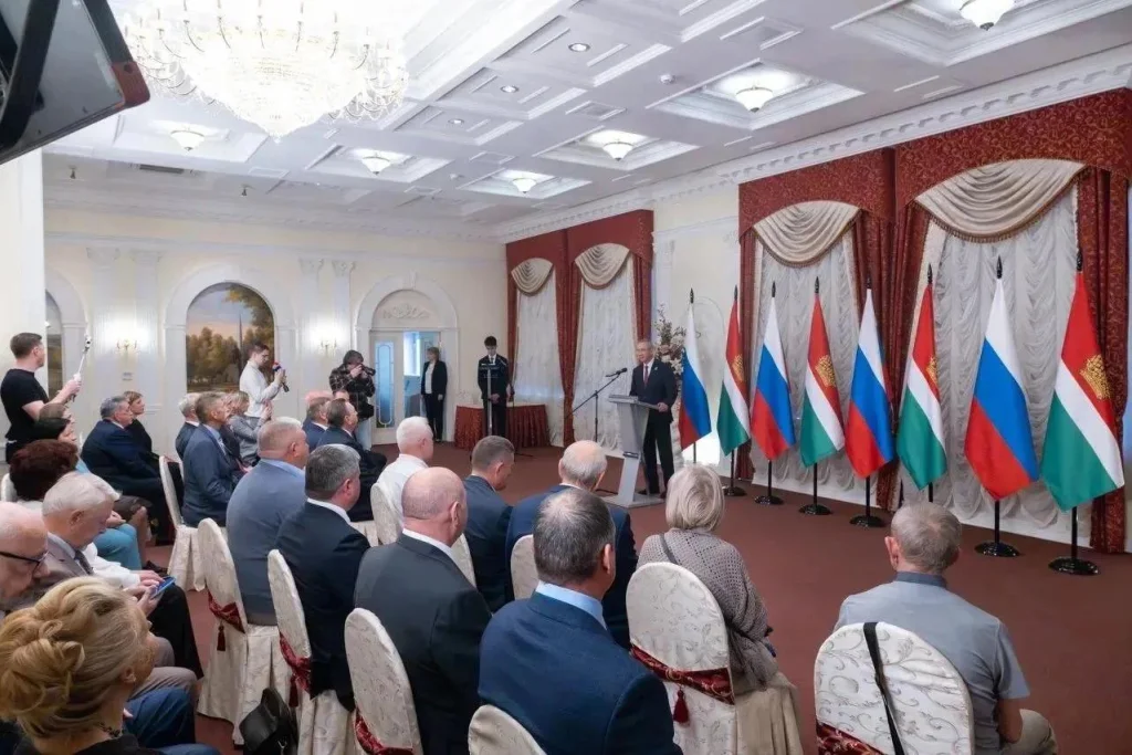 Владислав Шапша вручил государственные награды