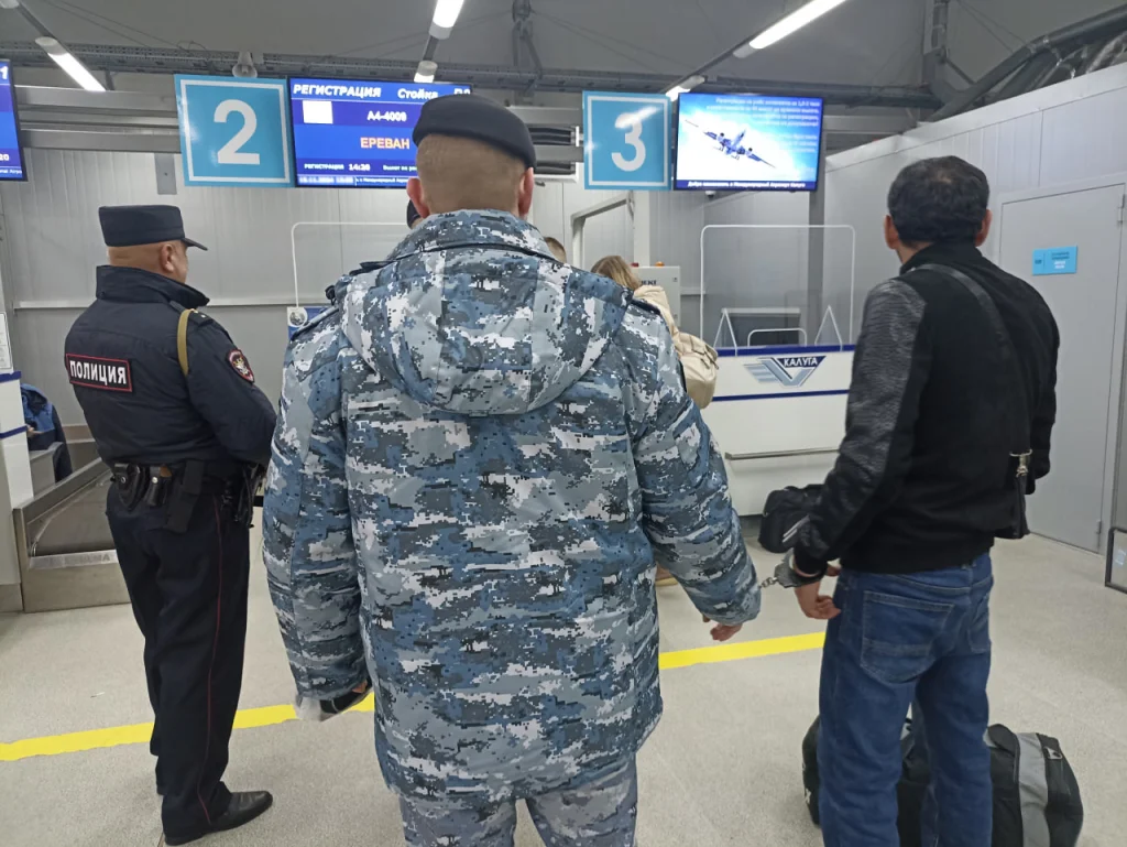 10 нелегальных мигрантов выслали из Калужской области