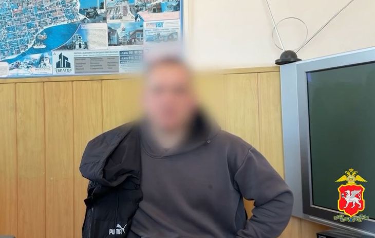 В Евпатории курьер мошенников украл у пенсионеров 3 миллиона рублей