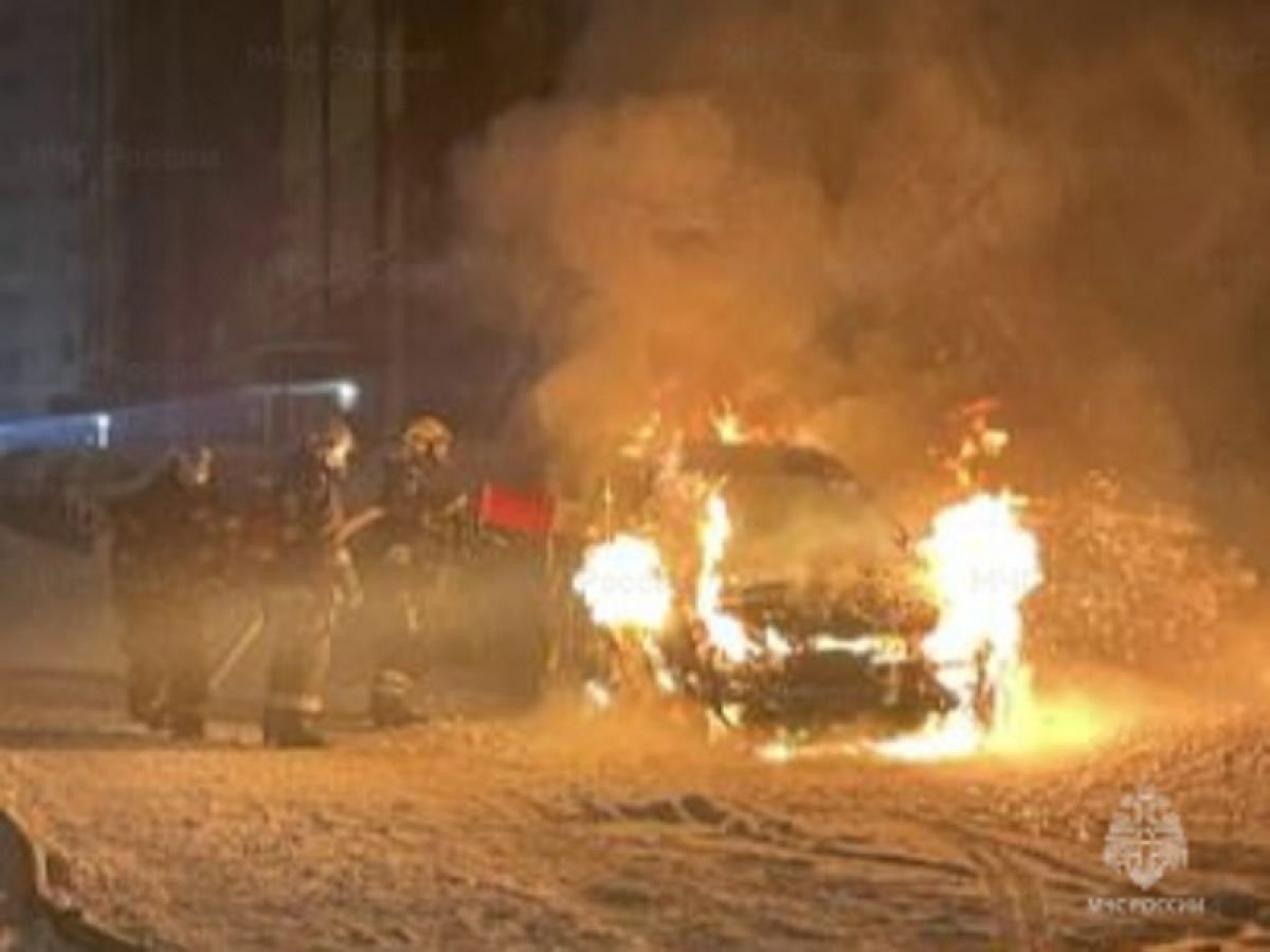 Два автомобиля сгорели за ночь в Калужской области