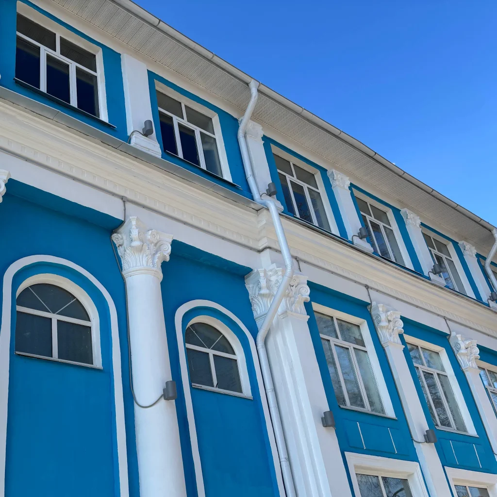 В Людиново подрядчику высказали замечания по ремонту Дворца культуры