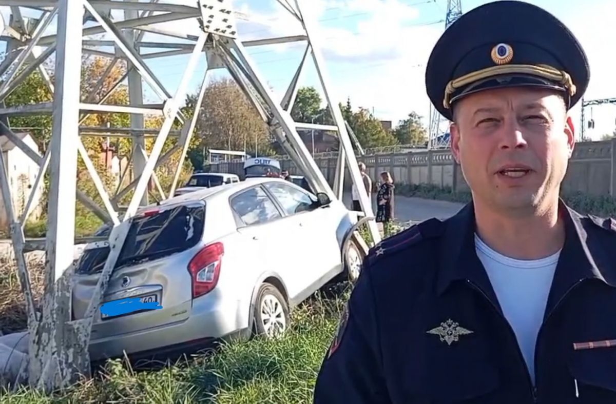 В Калуге водитель врезался на иномарке в опору ЛЭП и погиб