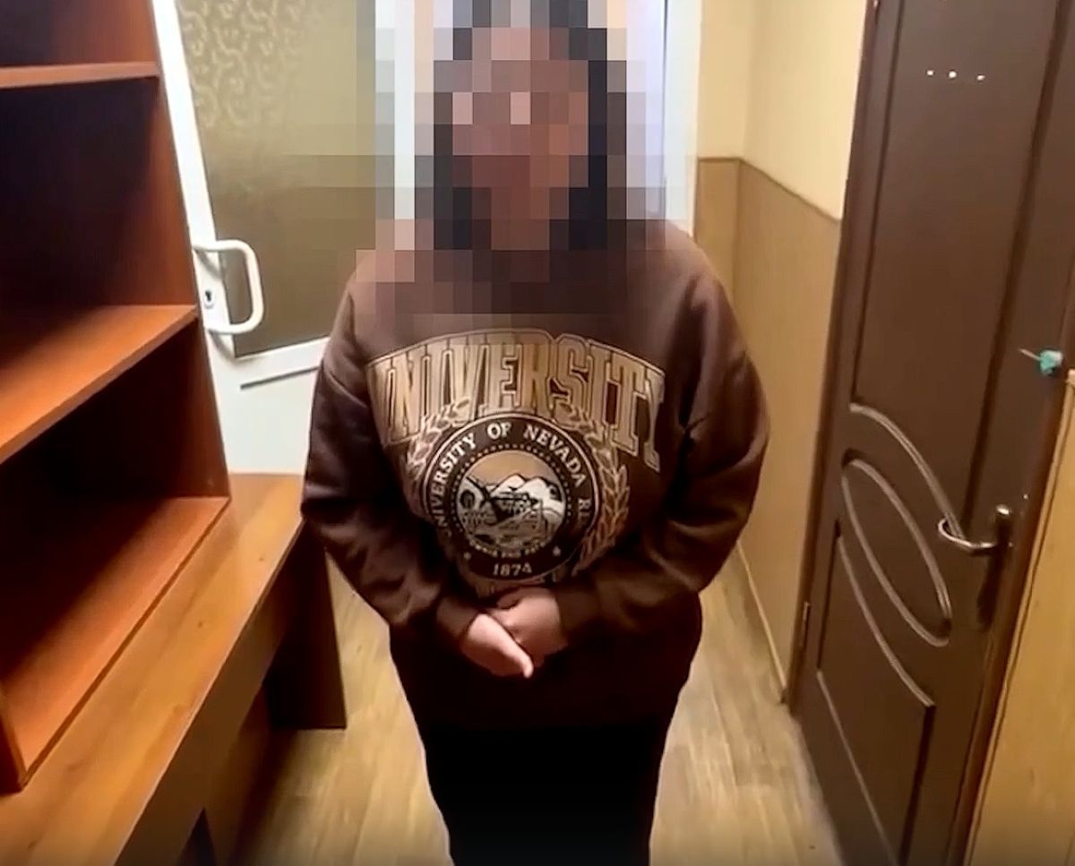 Молодая москвичка помогала мошенникам обобрать 88-летнюю калужанку