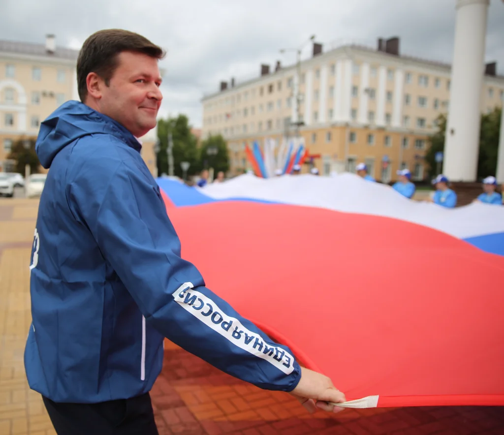 Юрий Моисеев поздравил калужан с Днём Государственного флага Российской Федерации