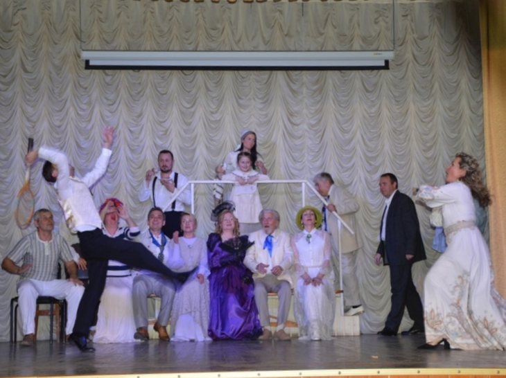 В Кореизе прошла премьера спектакля о семье Токмаковых «Благословенный Олеиз»