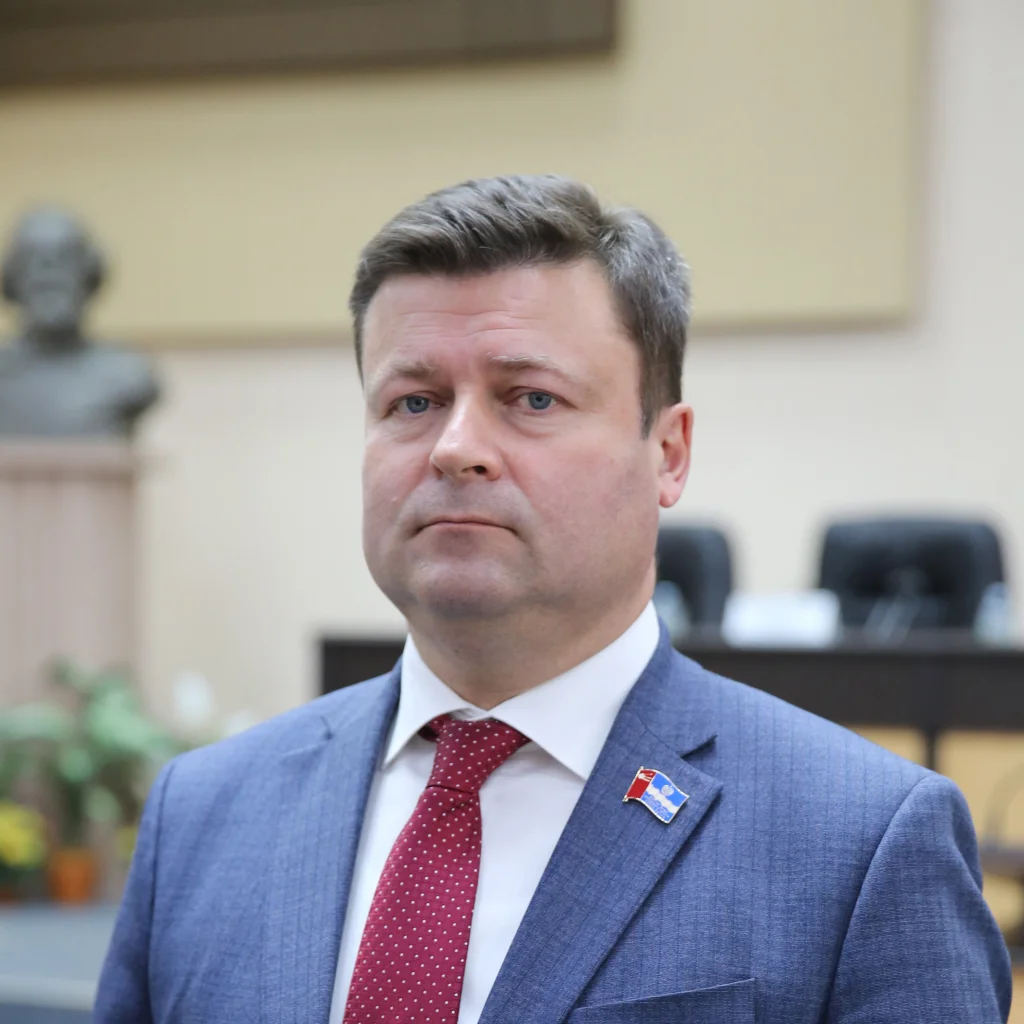 Юрий Моисеев поздравил строителей с профессиональным праздником